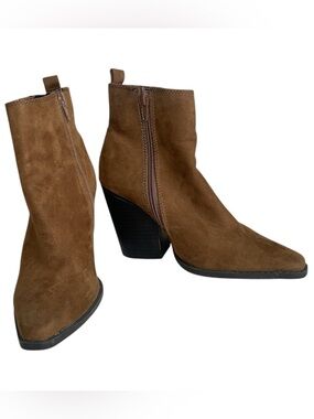 Qupid Tan Pyramid Faux Suede Heeled Women's Size 5.5 Side Zipper Ankle Booties